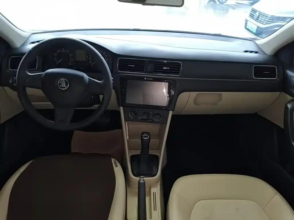Rapid 2016 1.6L Automatic Comfort Edition — миниатюра 10