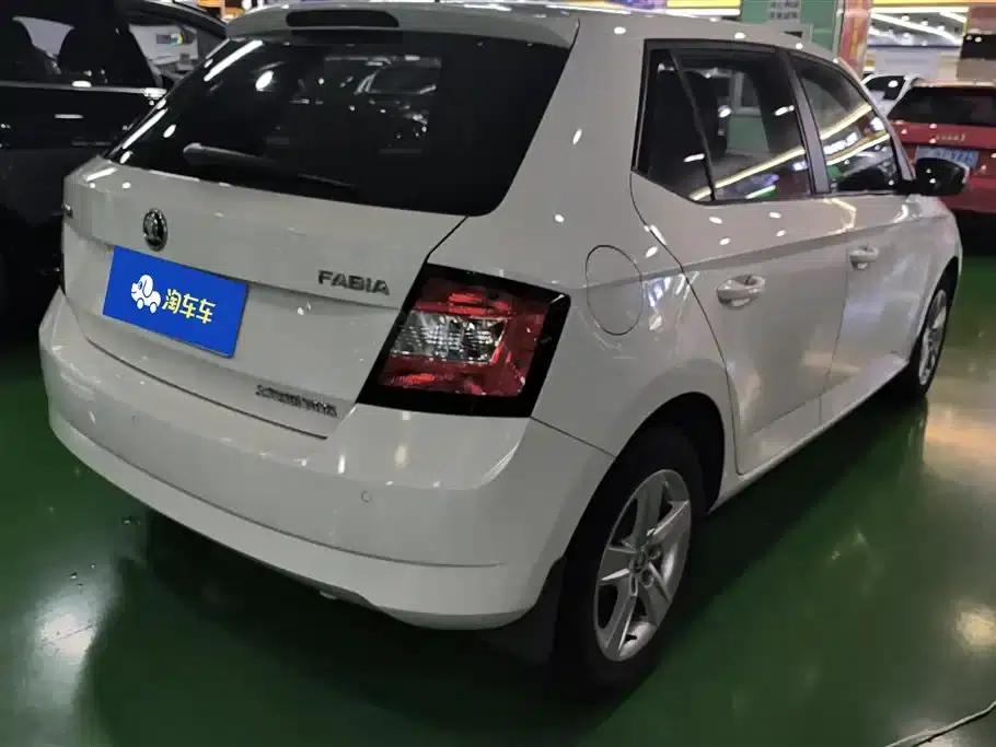 Fabia 2016 1.4L Automatic Enjoy Edition — миниатюра 3