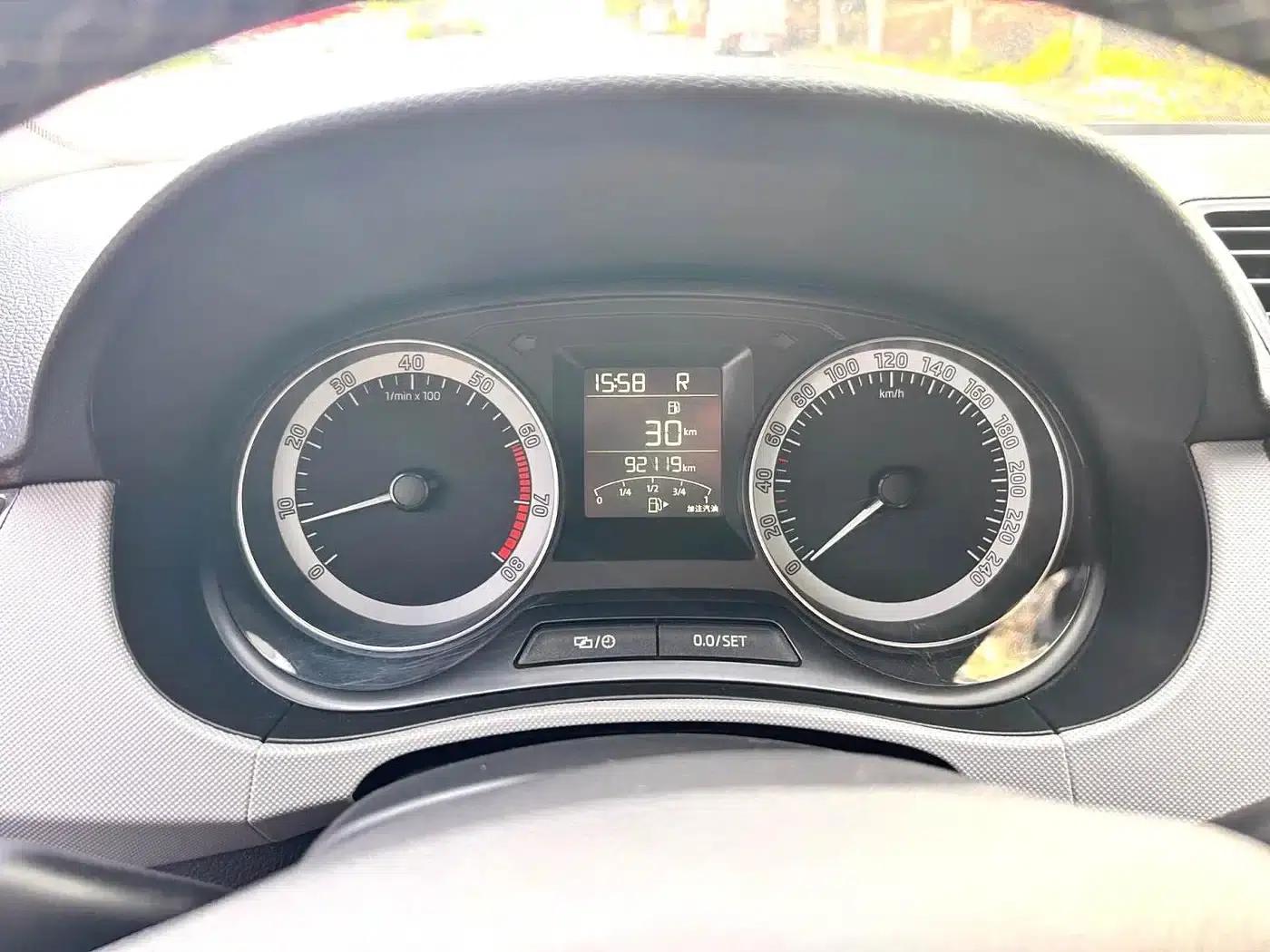 Fabia 2015 1.6L Automatic Sport Edition — миниатюра 15