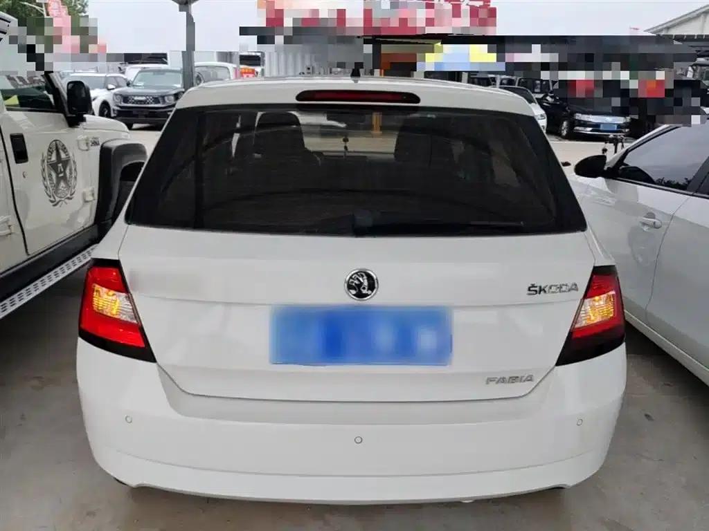 Fabia 2016 1.4L Automatic Enjoy Edition — миниатюра 6