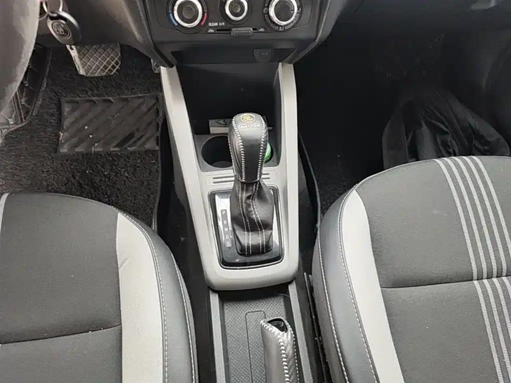 Fabia 2015 1.6L Automatic Sport Edition — миниатюра 14