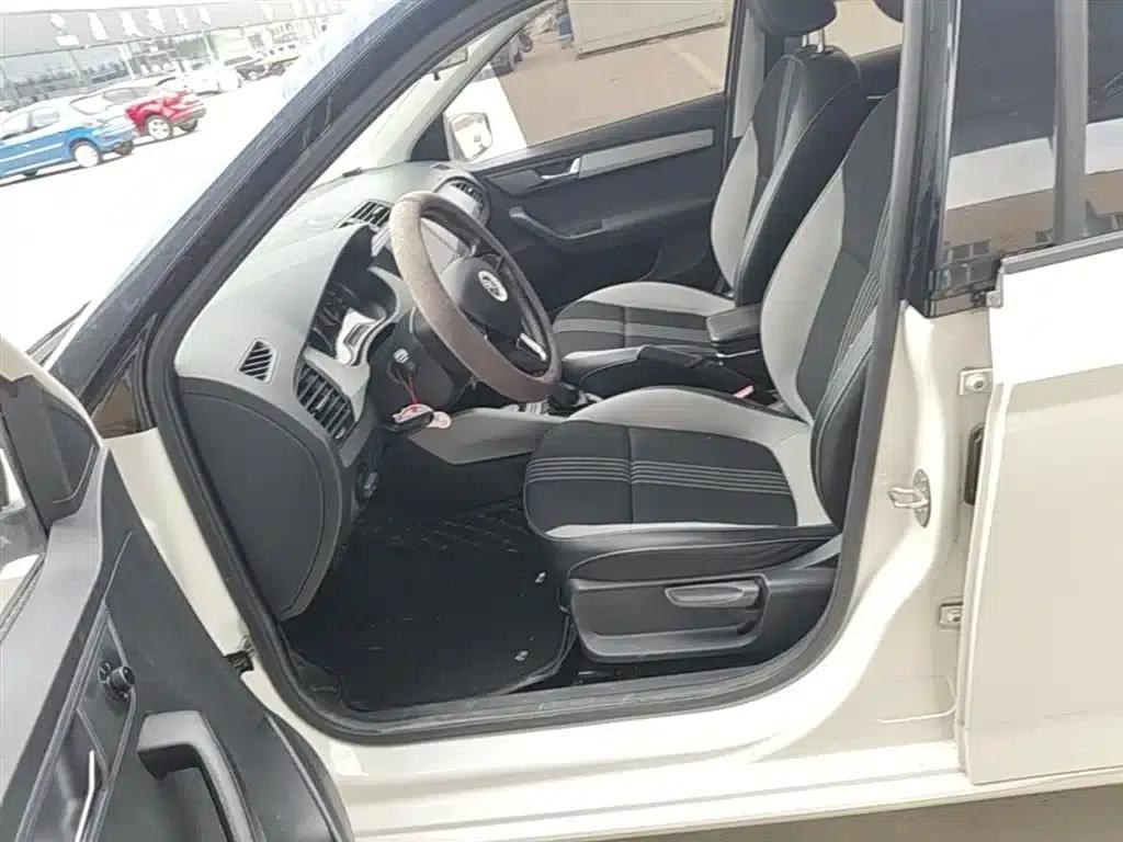 Fabia 2015 1.6L Automatic Sport Edition — миниатюра 15