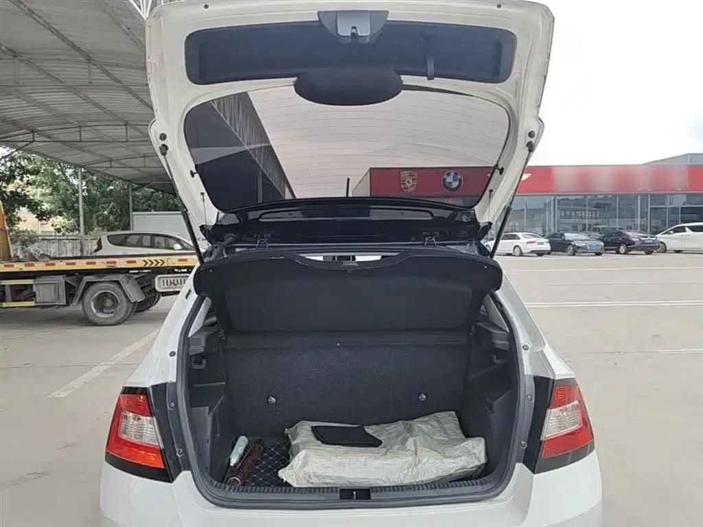 Fabia 2015 1.6L Automatic Sport Edition — миниатюра 19