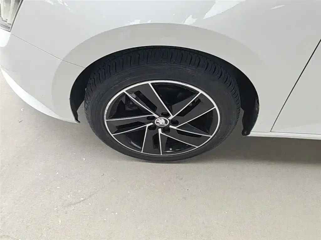 Fabia 2015 1.6L Automatic Sport Edition — миниатюра 23