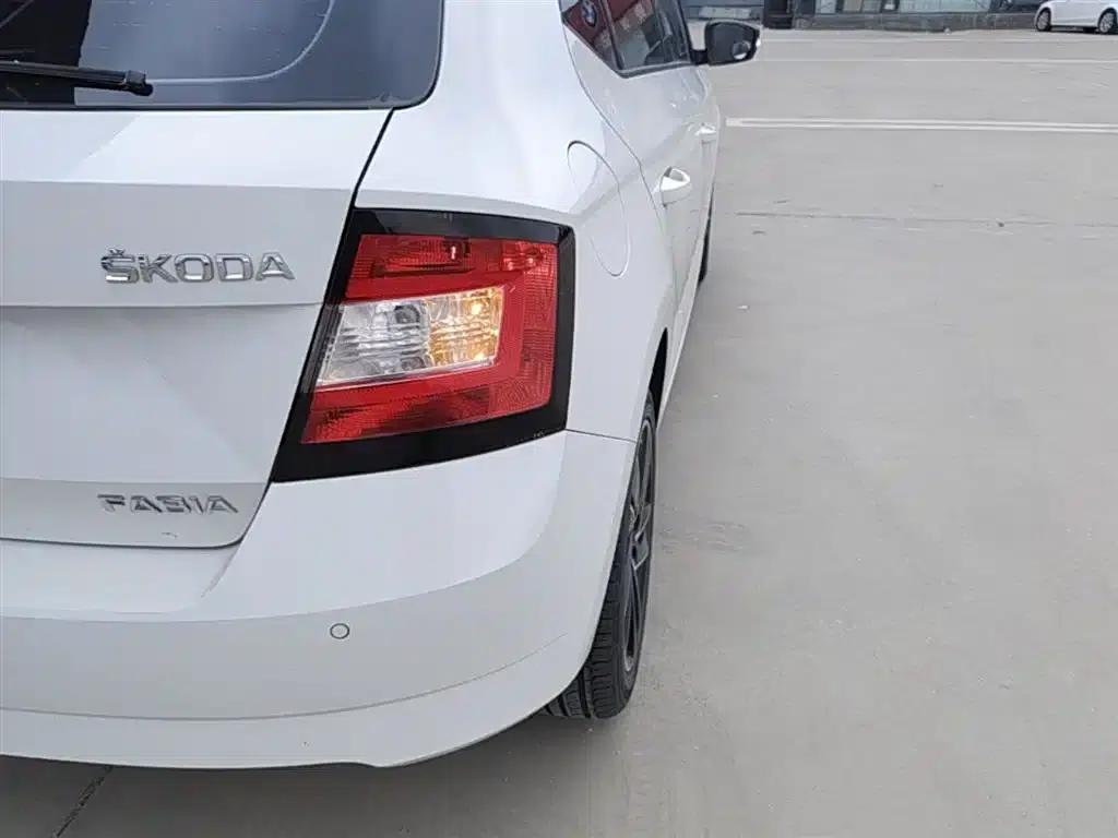 Fabia 2015 1.6L Automatic Sport Edition — миниатюра 8