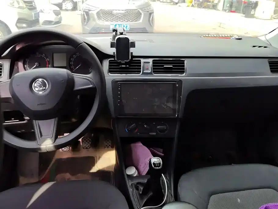 Rapid 2014 1.6L Manual Enjoy Edition — миниатюра 12