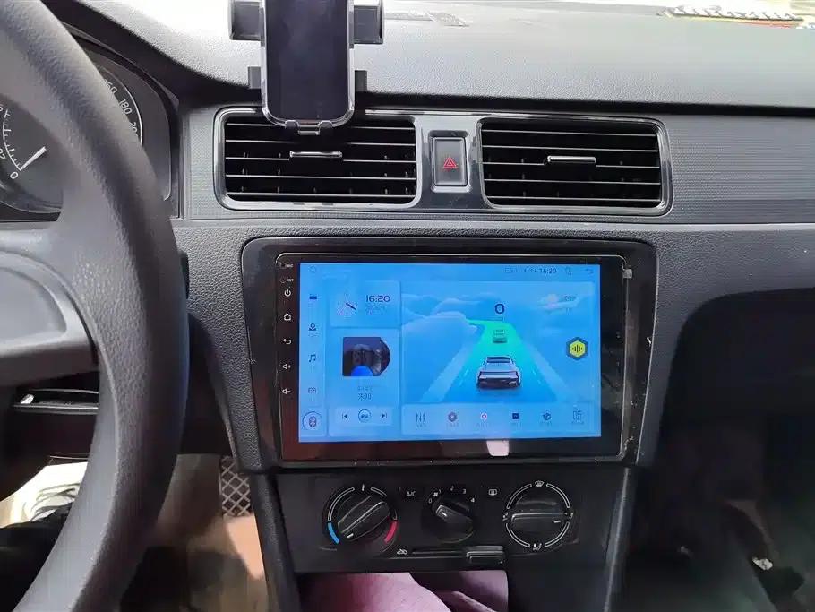 Rapid 2014 1.6L Manual Enjoy Edition — миниатюра 13
