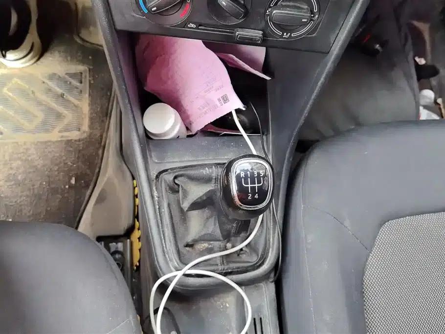 Rapid 2014 1.6L Manual Enjoy Edition — миниатюра 16
