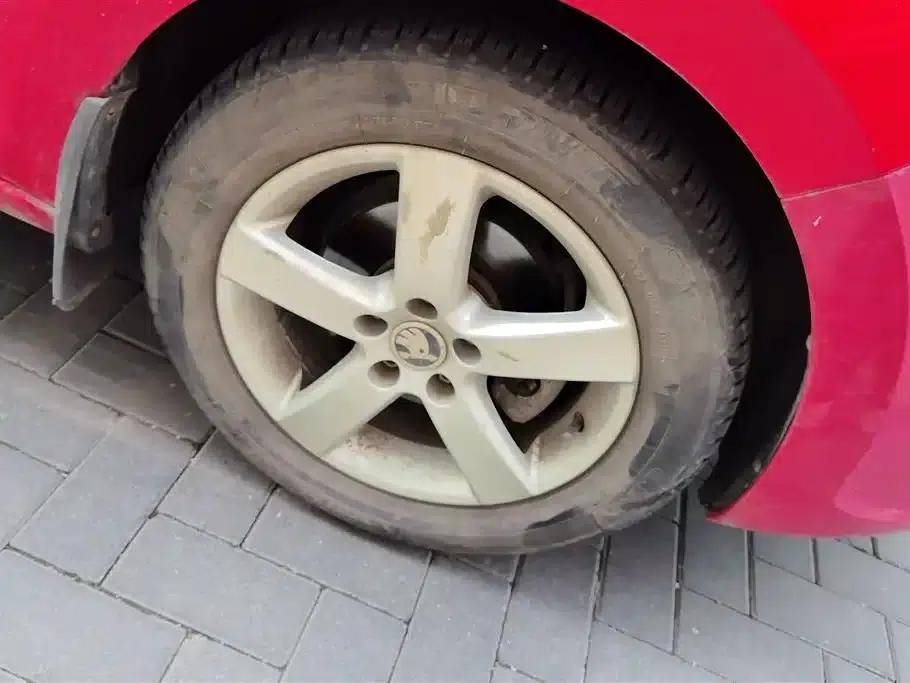 Rapid 2014 1.6L Manual Enjoy Edition — миниатюра 6