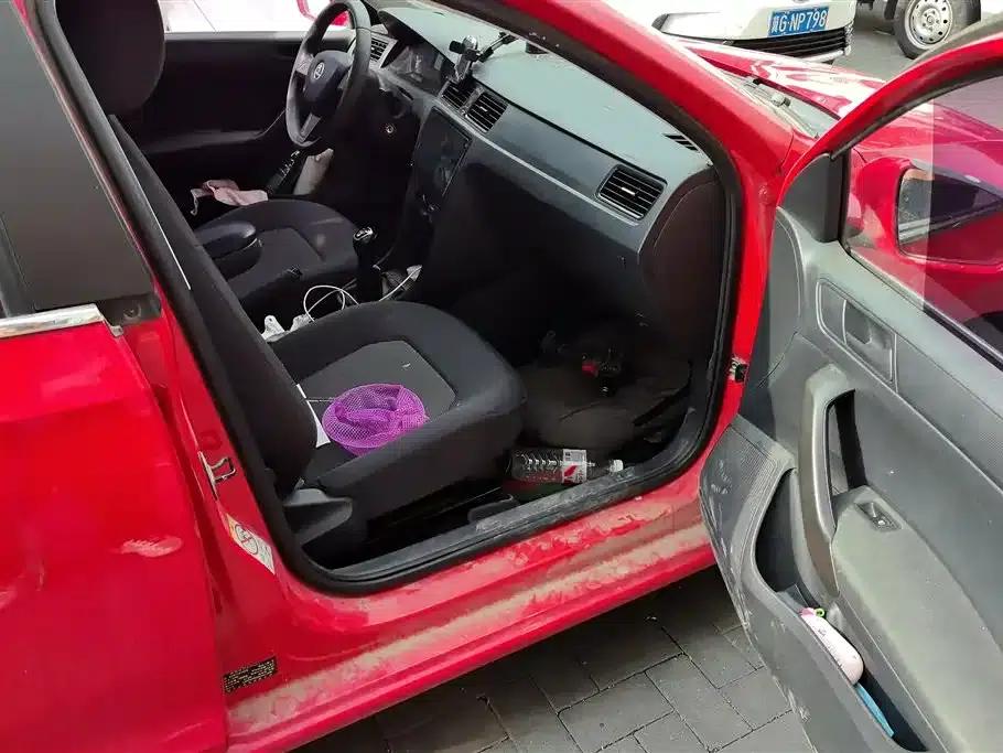 Rapid 2014 1.6L Manual Enjoy Edition — миниатюра 8