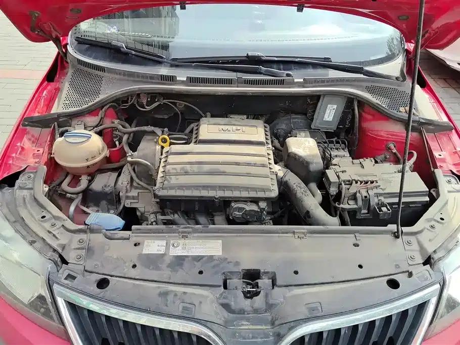 Rapid 2014 1.6L Manual Enjoy Edition — миниатюра 10