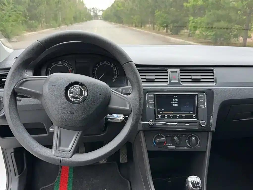 Rapid Spaceback 2016 Facelift 1.4L Manual Forward Edition — миниатюра 2