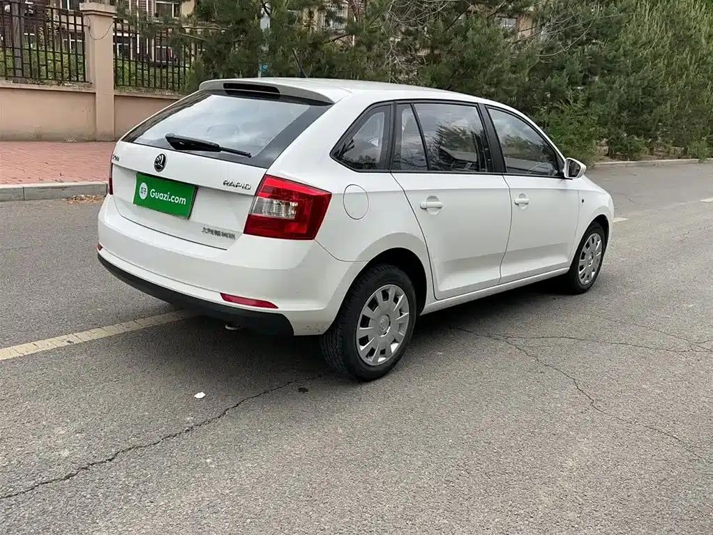 Rapid Spaceback 2016 Facelift 1.4L Manual Forward Edition — миниатюра 12