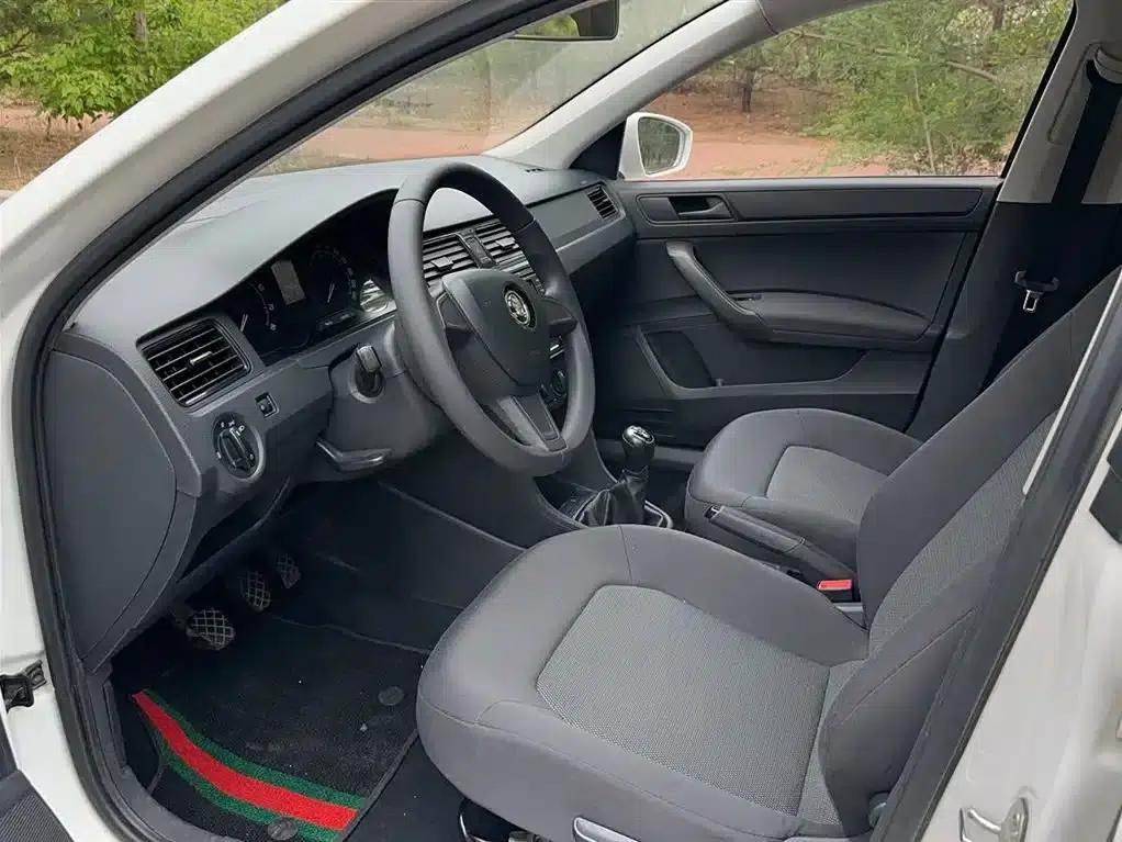 Rapid Spaceback 2016 Facelift 1.4L Manual Forward Edition — миниатюра 16