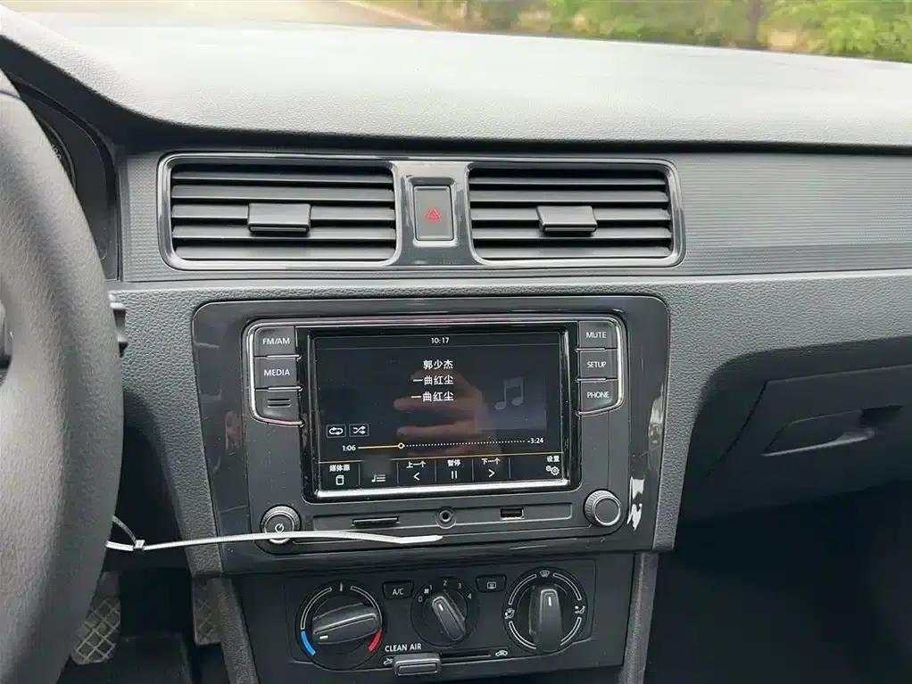 Rapid Spaceback 2016 Facelift 1.4L Manual Forward Edition — миниатюра 17
