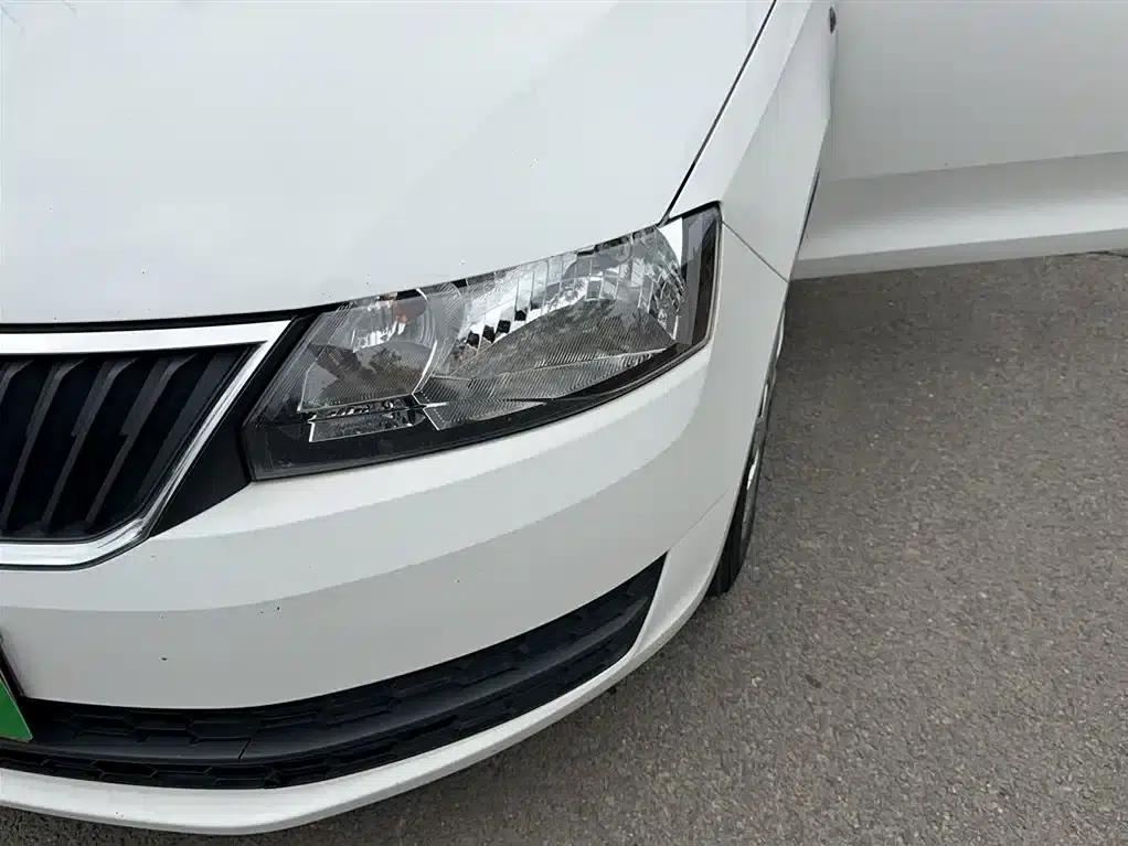 Rapid Spaceback 2016 Facelift 1.4L Manual Forward Edition — миниатюра 4