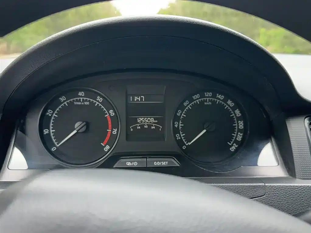 Rapid Spaceback 2016 Facelift 1.4L Manual Forward Edition — миниатюра 8