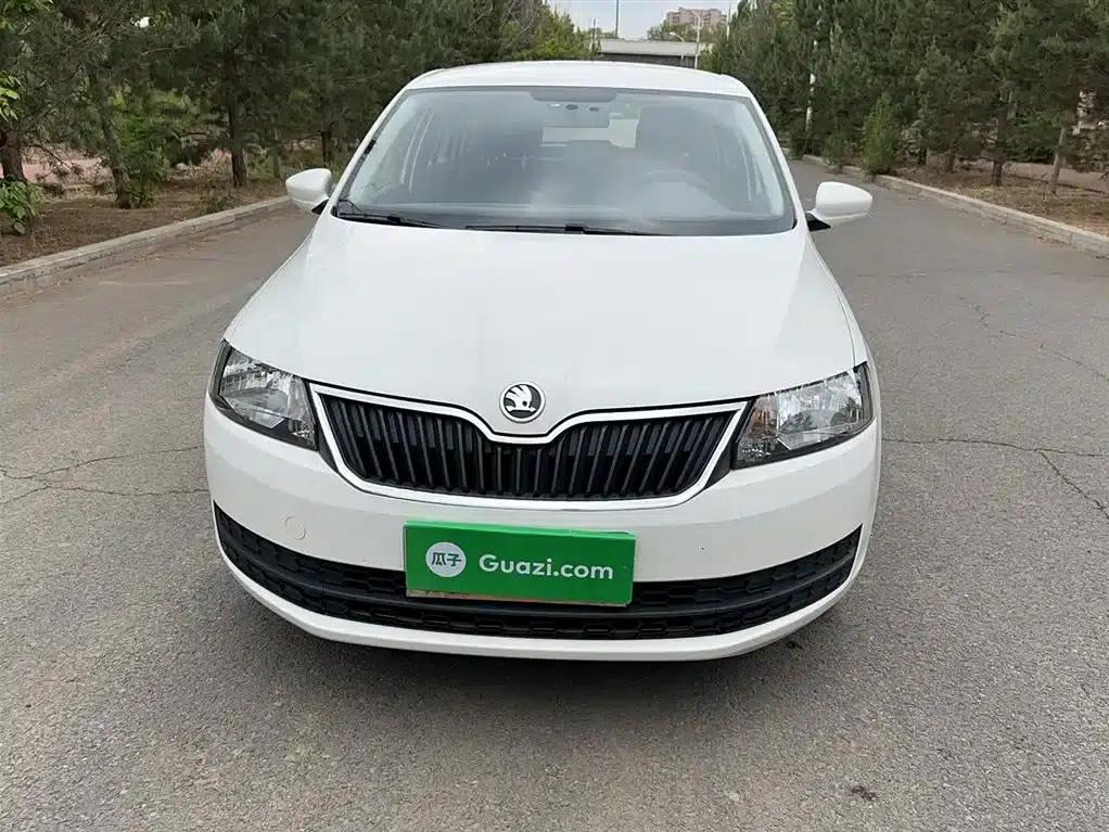 Rapid Spaceback 2016 Facelift 1.4L Manual Forward Edition — миниатюра 9