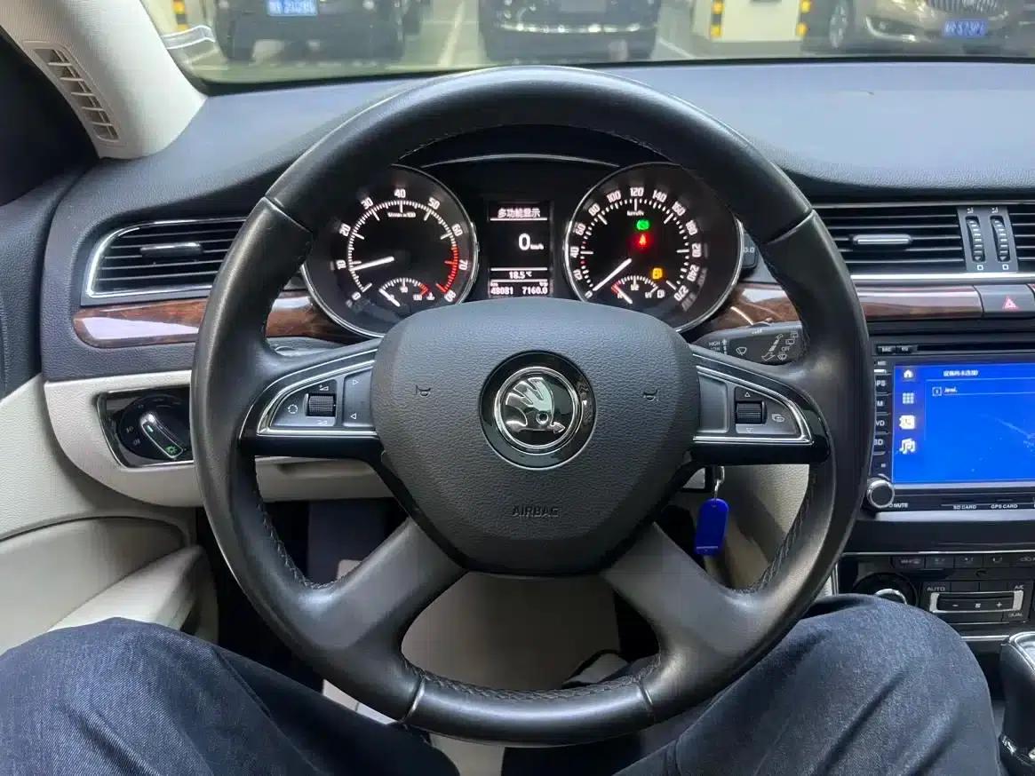 2014 Superb 2.0TSI Premium Edition — миниатюра 5