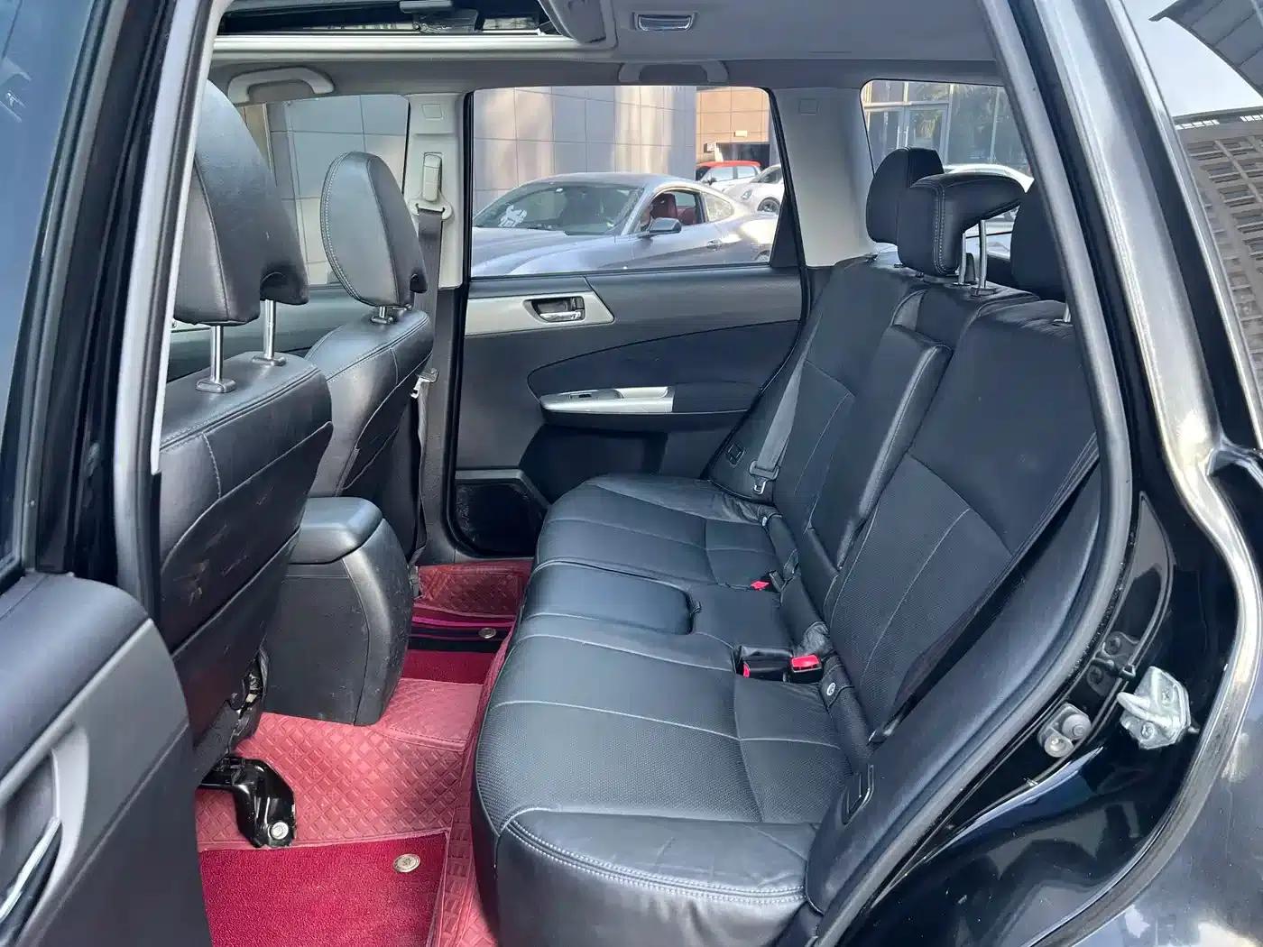 2010 Forester 2.5XT Luxury Navigation Edition — миниатюра 11
