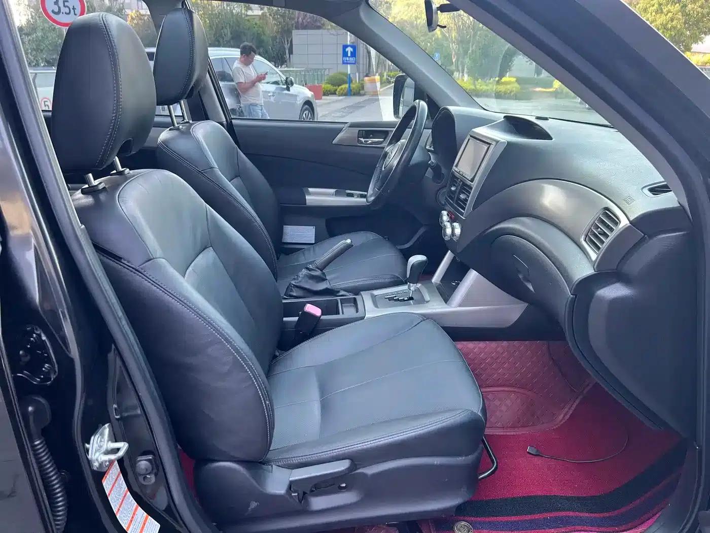 2010 Forester 2.5XT Luxury Navigation Edition — миниатюра 6
