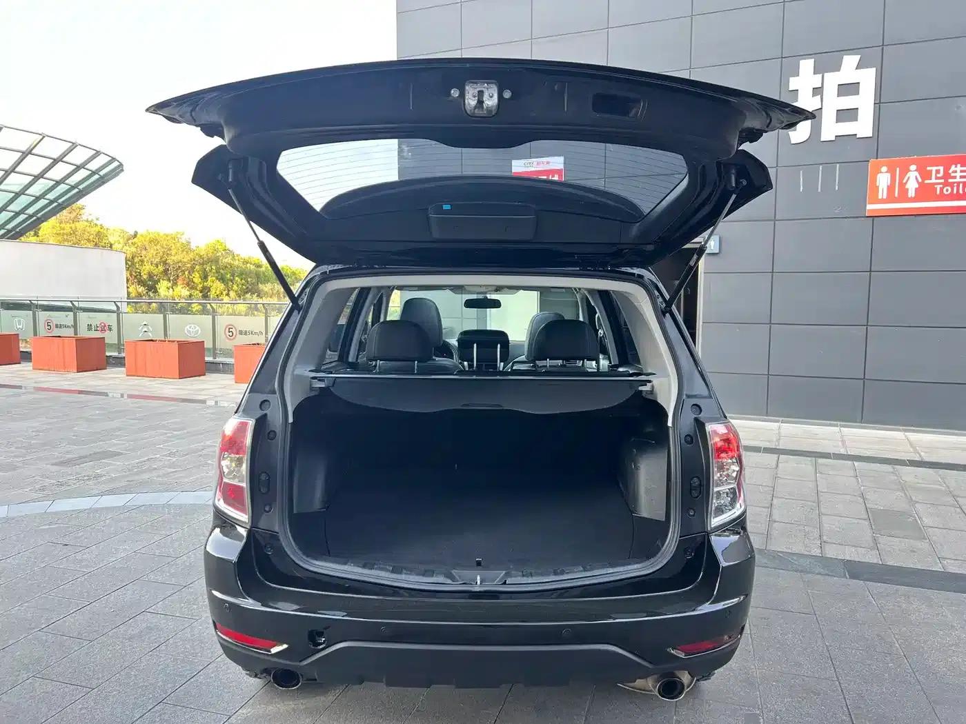 2010 Forester 2.5XT Luxury Navigation Edition — миниатюра 10
