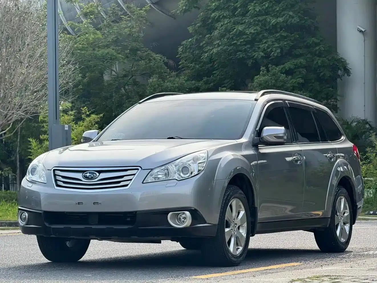 Outback 2011 2.5i Luxury Edition — миниатюра 1