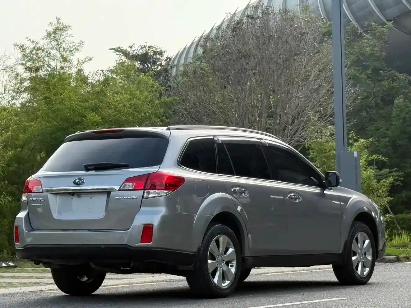 Outback 2011 2.5i Luxury Edition — миниатюра 4