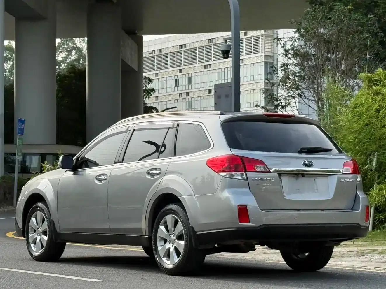 Outback 2011 2.5i Luxury Edition — миниатюра 5