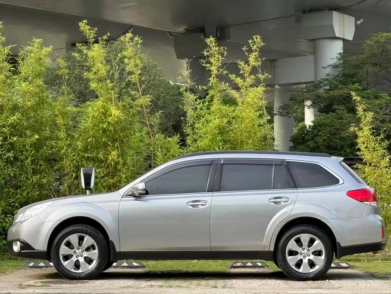 Outback 2011 2.5i Luxury Edition — миниатюра 7