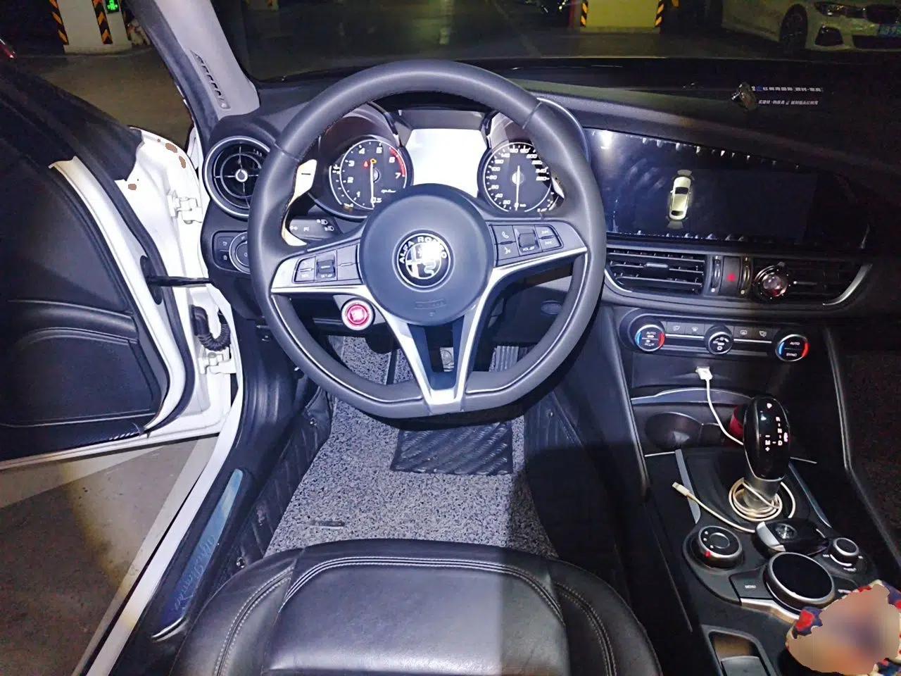 Alfa Romeo Giulia 2017 2.0T 280HP Luxury Edition — миниатюра 11