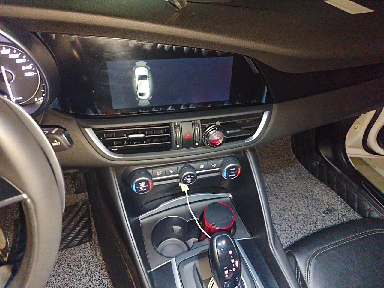 Alfa Romeo Giulia 2017 2.0T 280HP Luxury Edition — миниатюра 14