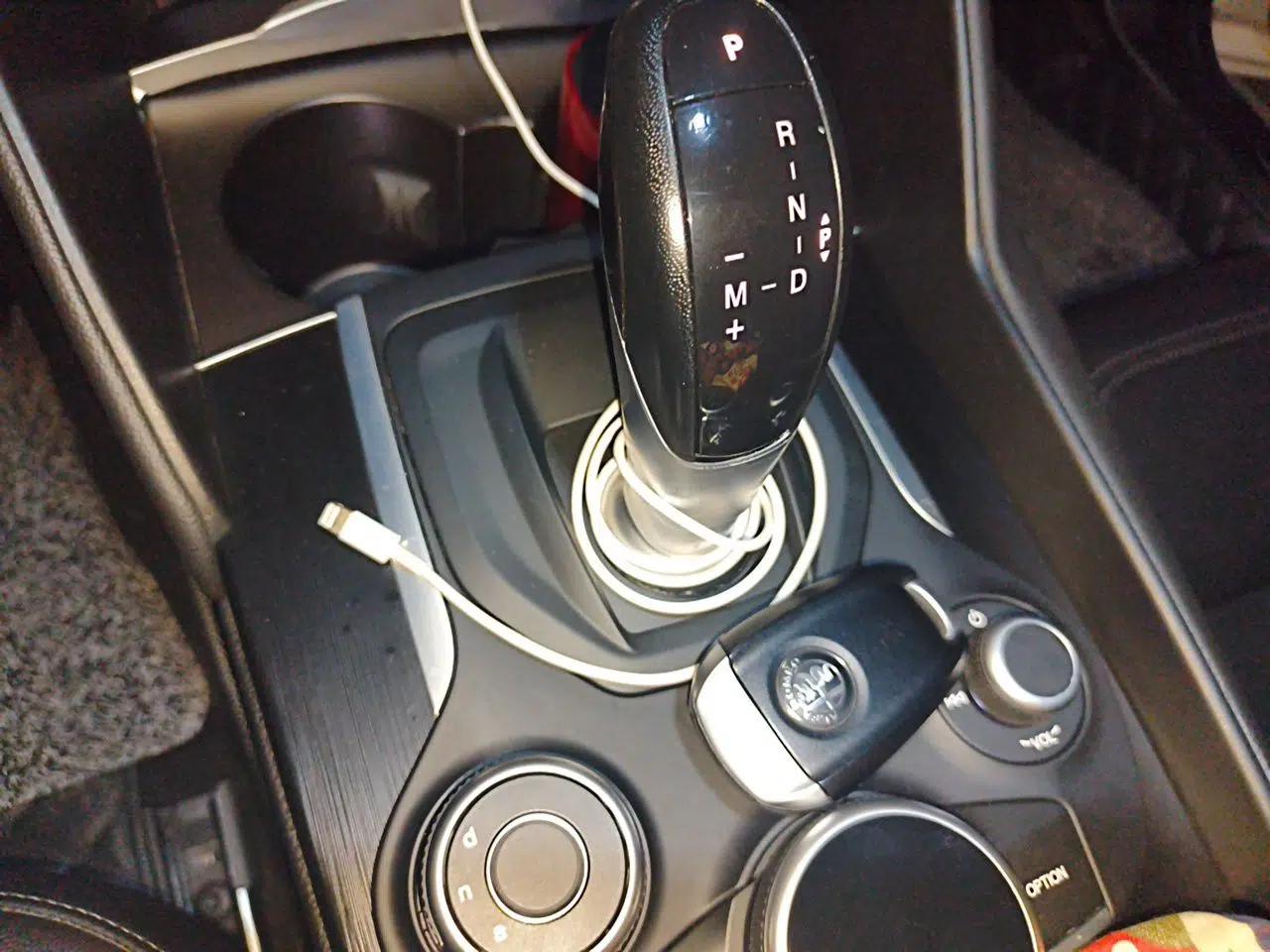 Alfa Romeo Giulia 2017 2.0T 280HP Luxury Edition — миниатюра 15