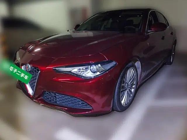 Alfa Romeo Giulia 2017 2.0T 280HP Luxury Edition