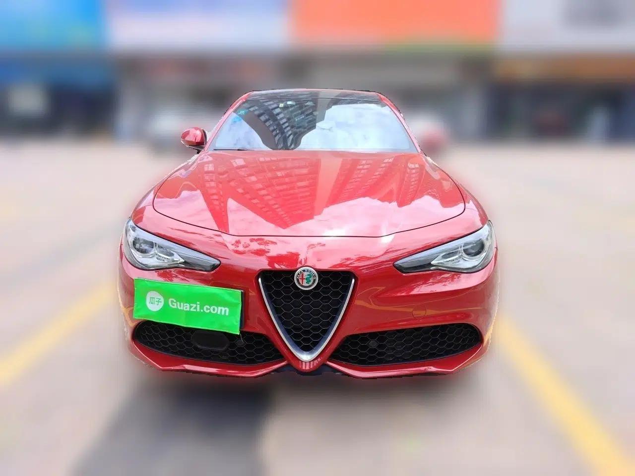 Alfa Romeo Giulia 2017 2.0T 280HP Luxury Sport Edition — миниатюра 2