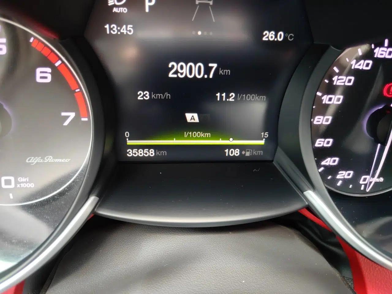 Alfa Romeo Giulia 2017 2.0T 280HP Luxury Sport Edition — миниатюра 13