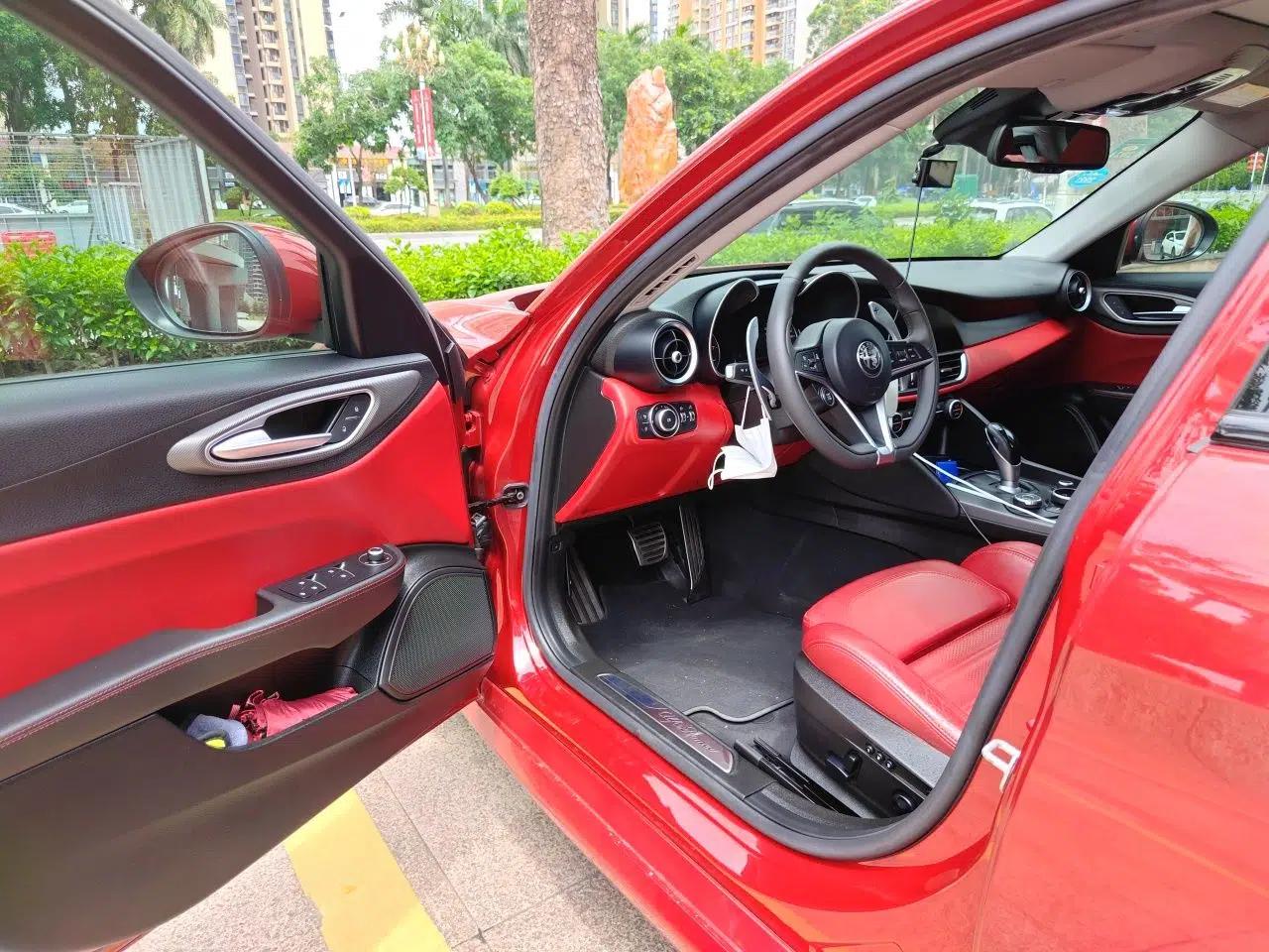 Alfa Romeo Giulia 2017 2.0T 280HP Luxury Sport Edition — миниатюра 17