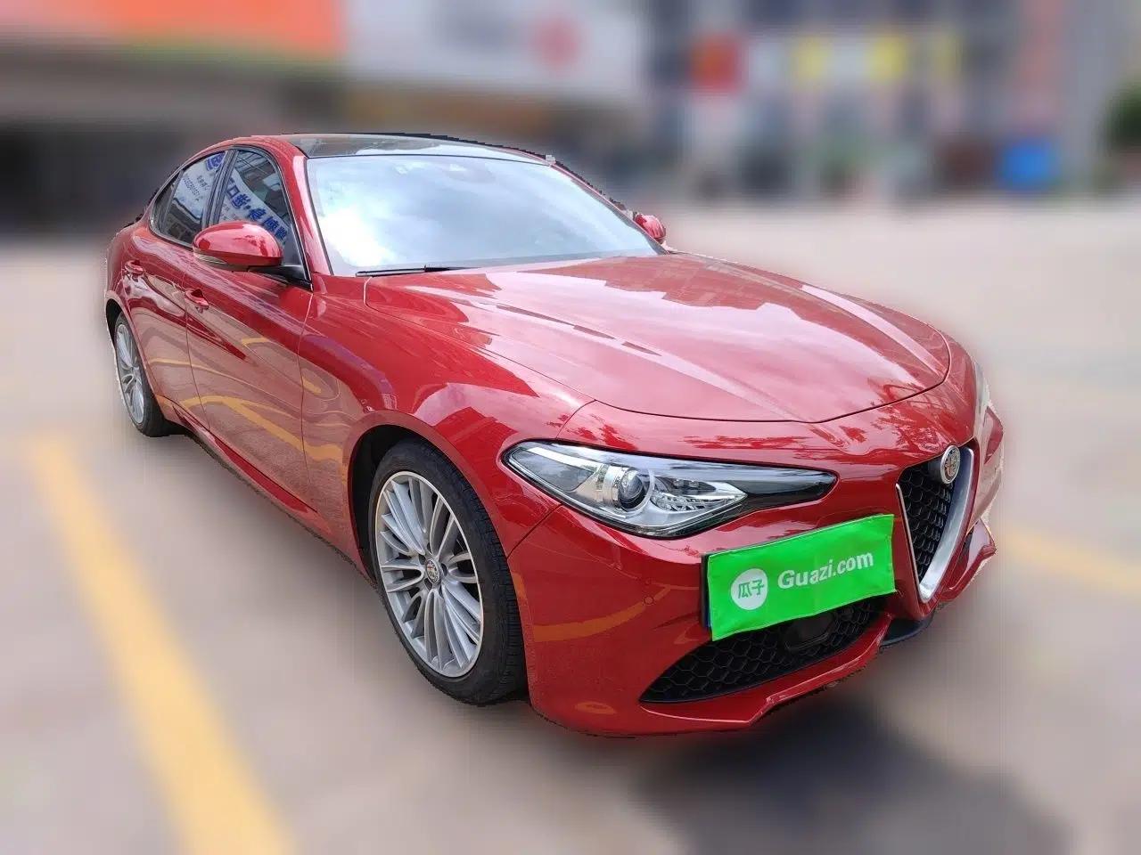 Alfa Romeo Giulia 2017 2.0T 280HP Luxury Sport Edition — миниатюра 3