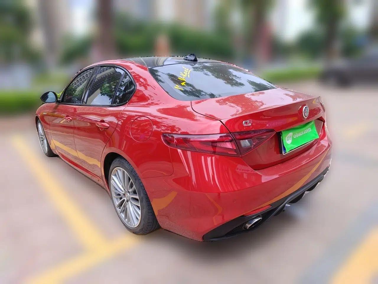Alfa Romeo Giulia 2017 2.0T 280HP Luxury Sport Edition — миниатюра 4