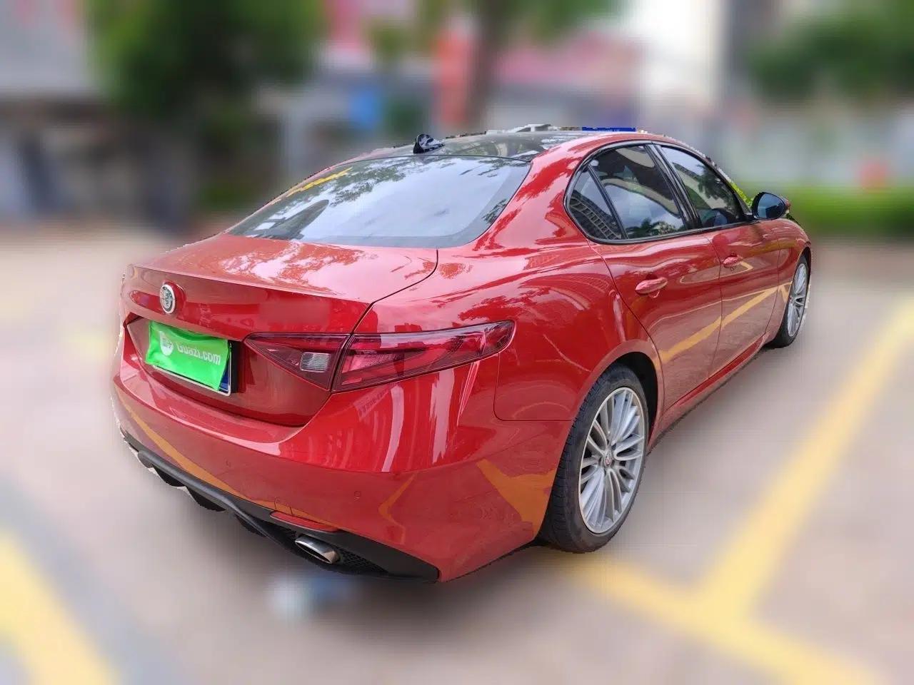 Alfa Romeo Giulia 2017 2.0T 280HP Luxury Sport Edition — миниатюра 6