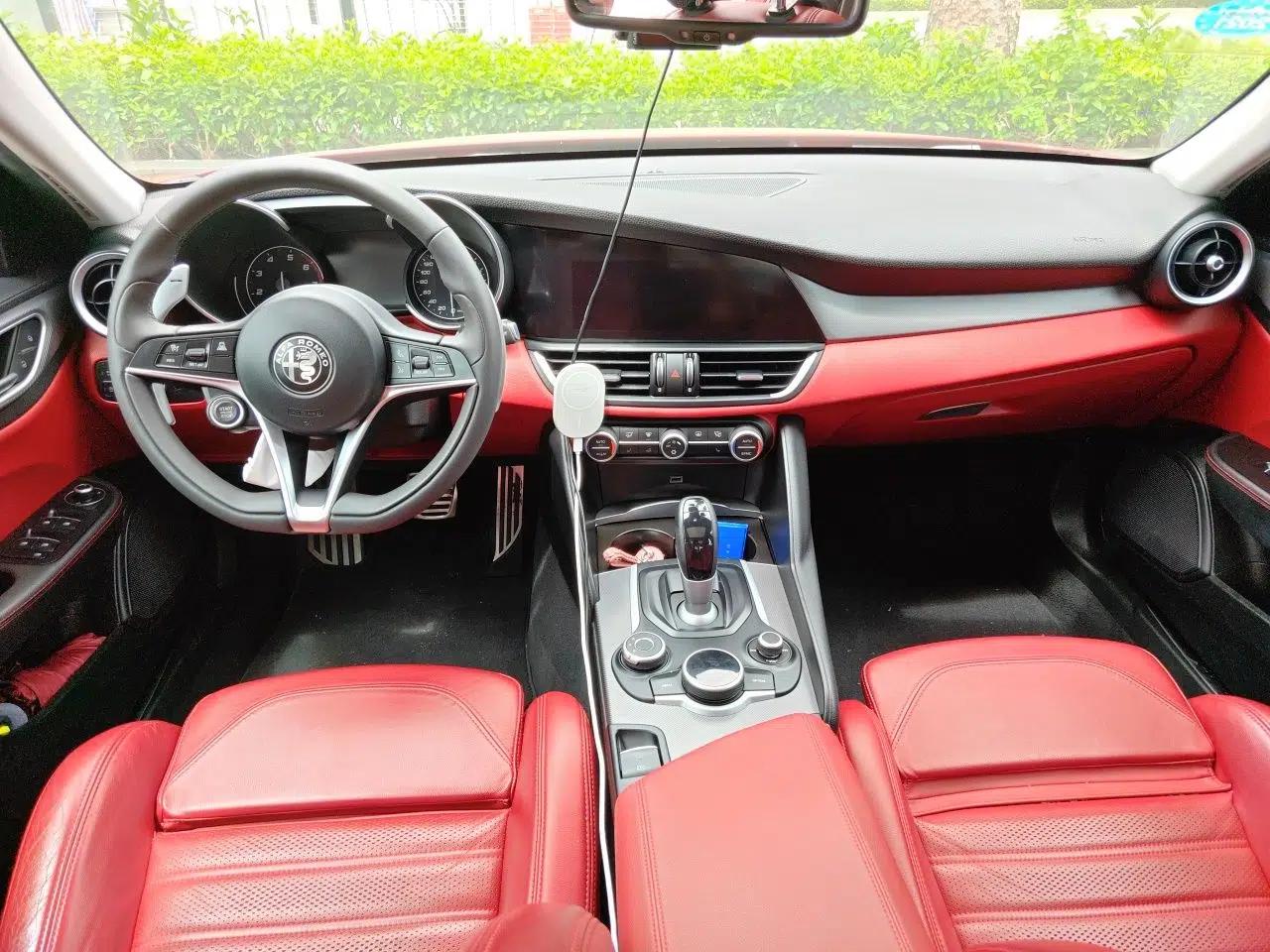 Alfa Romeo Giulia 2017 2.0T 280HP Luxury Sport Edition — миниатюра 10