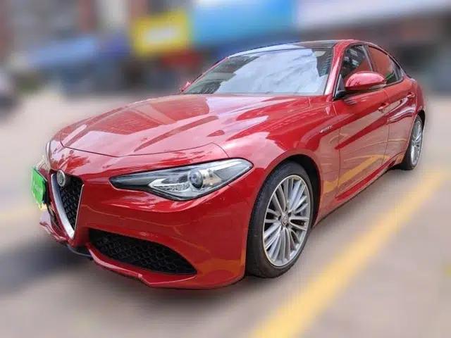 Alfa Romeo Giulia 2017 2.0T 280HP Luxury Sport Edition