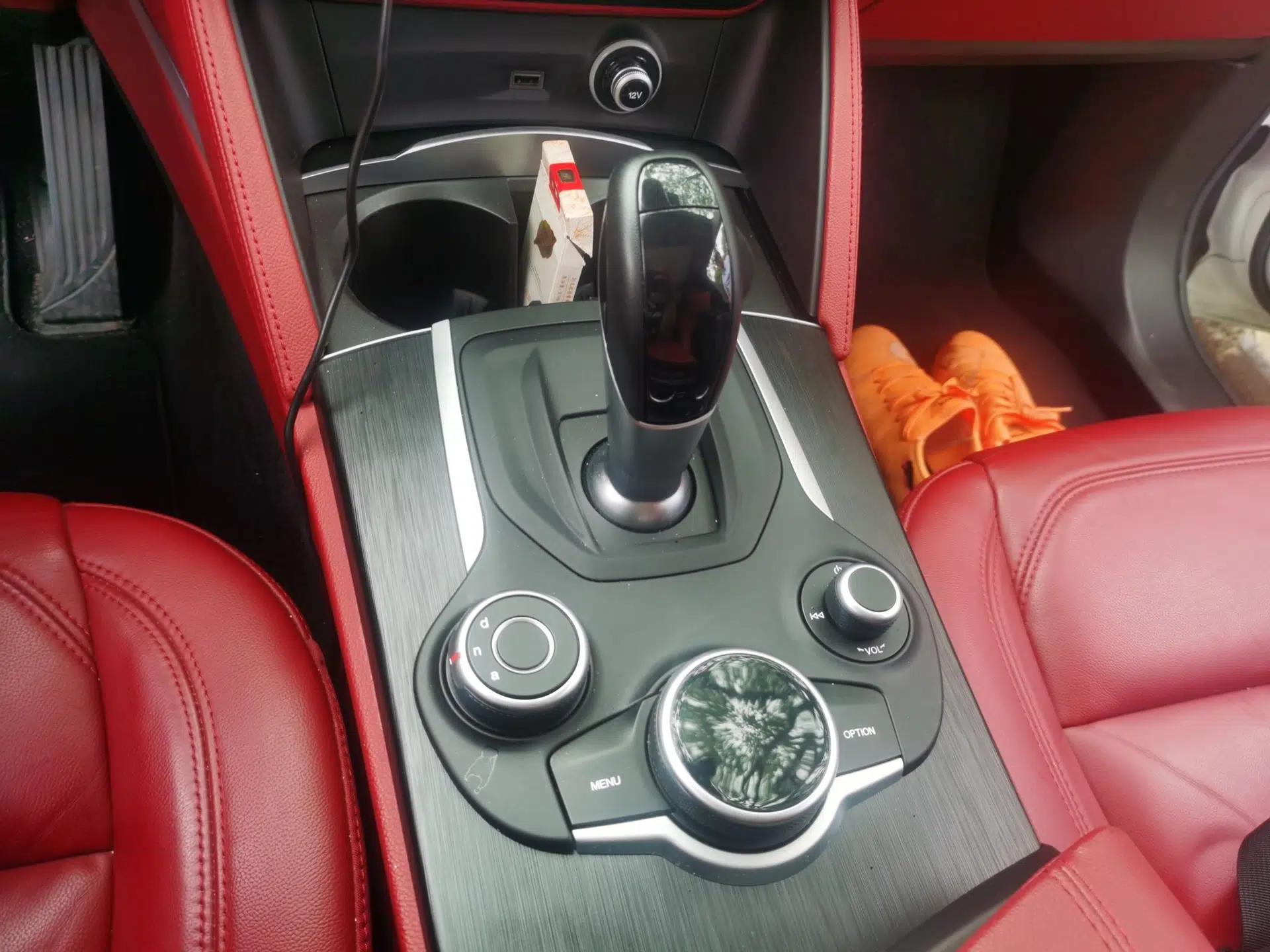 Alfa Romeo Stelvio 2017 2.0T 280HP Luxury Edition — миниатюра 15