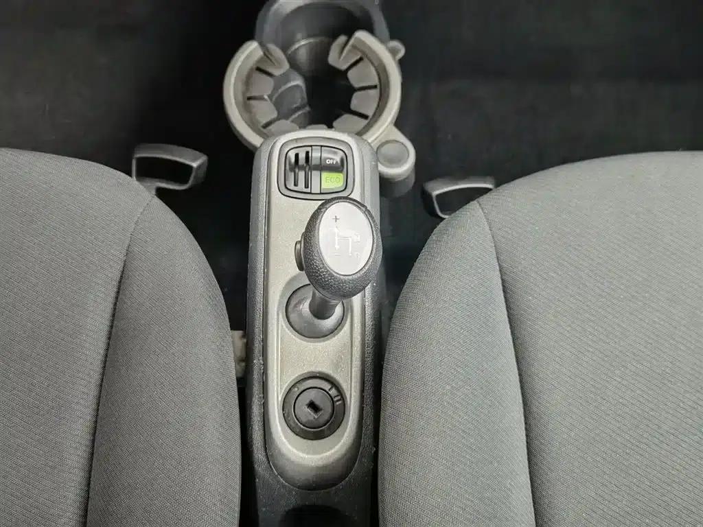 2012 Smart Fortwo 1.0 MHD Hardtop Standard Edition — миниатюра 13