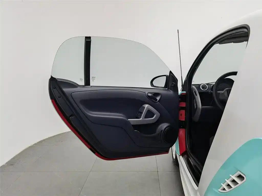 2012 Smart Fortwo 1.0 MHD Hardtop Standard Edition — миниатюра 8