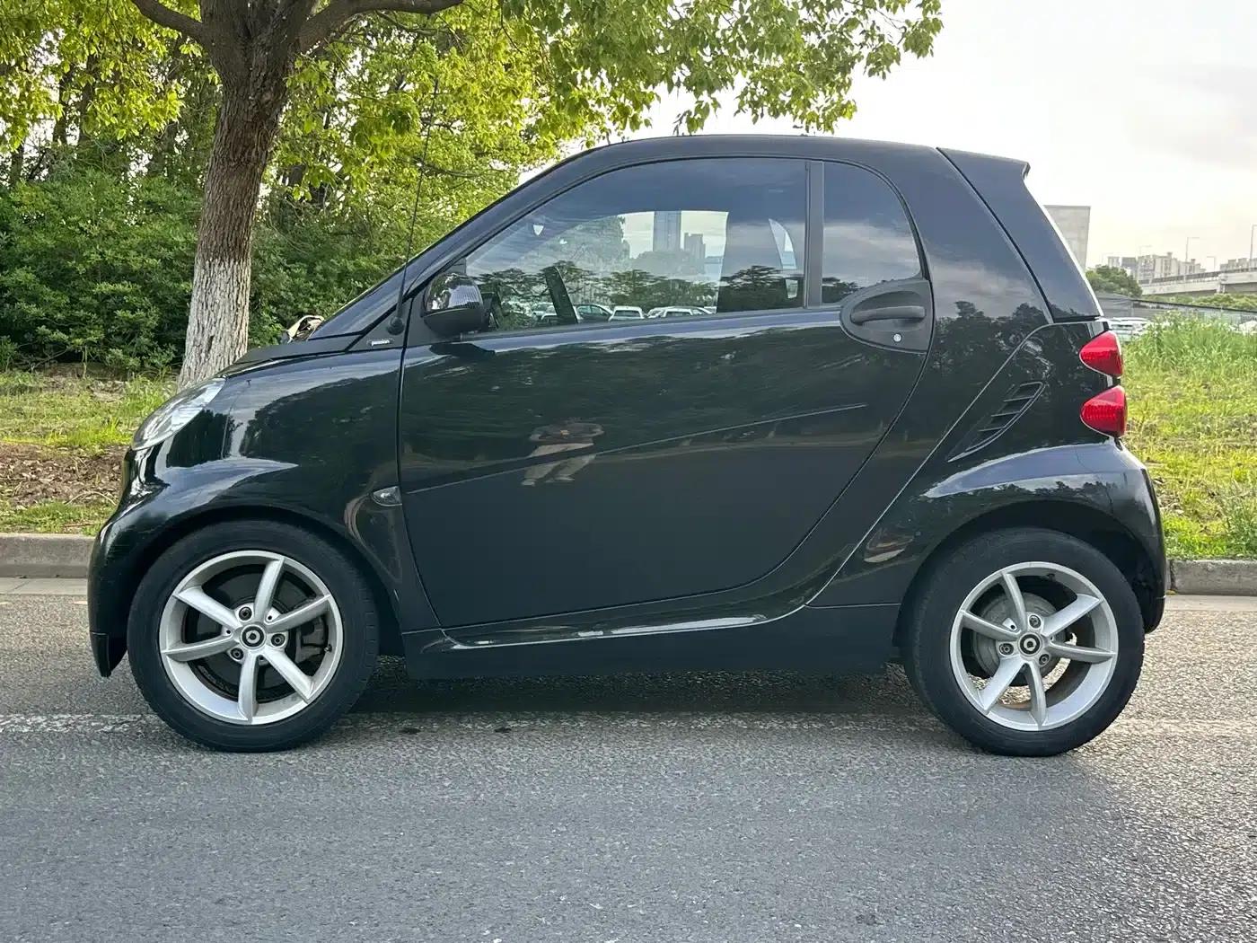 2011 Smart Fortwo 1.0T Hardtop Passion Edition — миниатюра 4