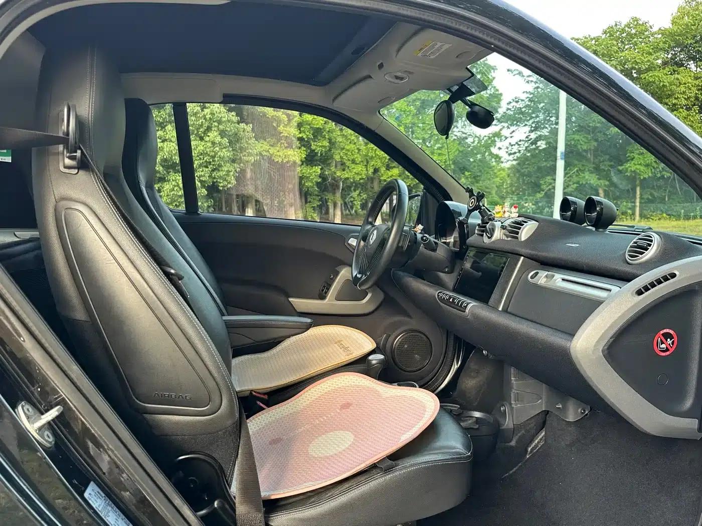 2011 Smart Fortwo 1.0T Hardtop Passion Edition — миниатюра 10