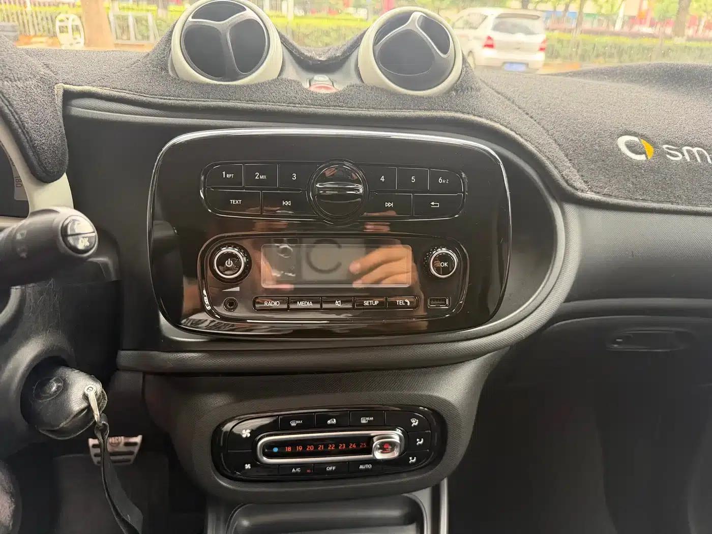 2015 Smart Fortwo 1.0L 52kW Hardtop Dynamic Edition — миниатюра 10