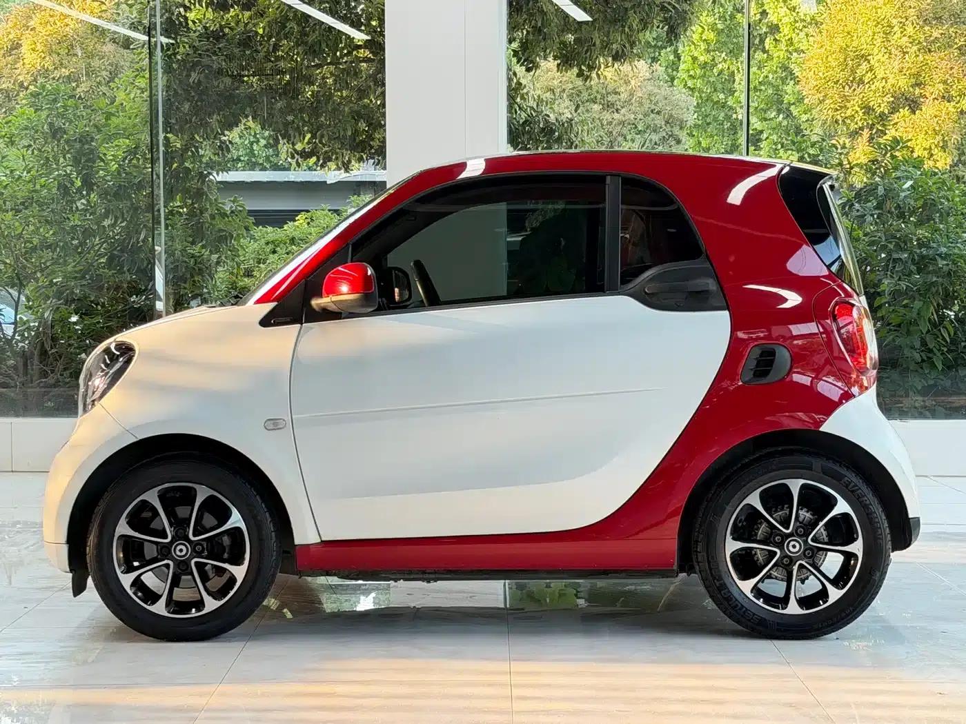 2017 Smart Fortwo 1.0L 52kW Hardtop Beloved Special Edition — миниатюра 3