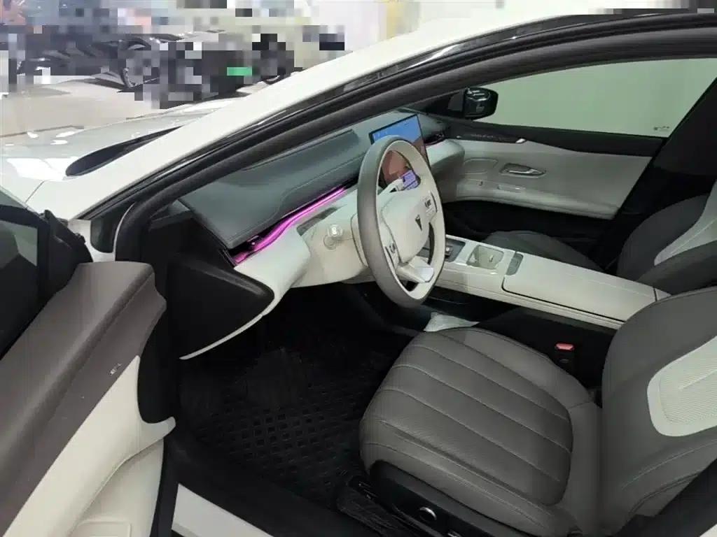 Deep Blue L07 2025 Model 230Ultra Deep Blue Smart Driving AD PRO Extended Range Version — миниатюра 12